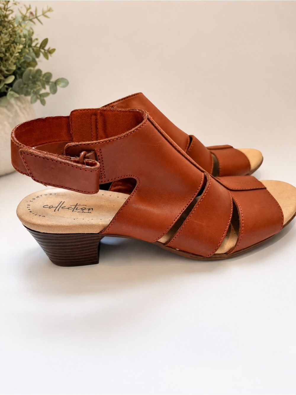Clarks Leather Strappy Sandals Size 10 Brown Block Heel Comfort